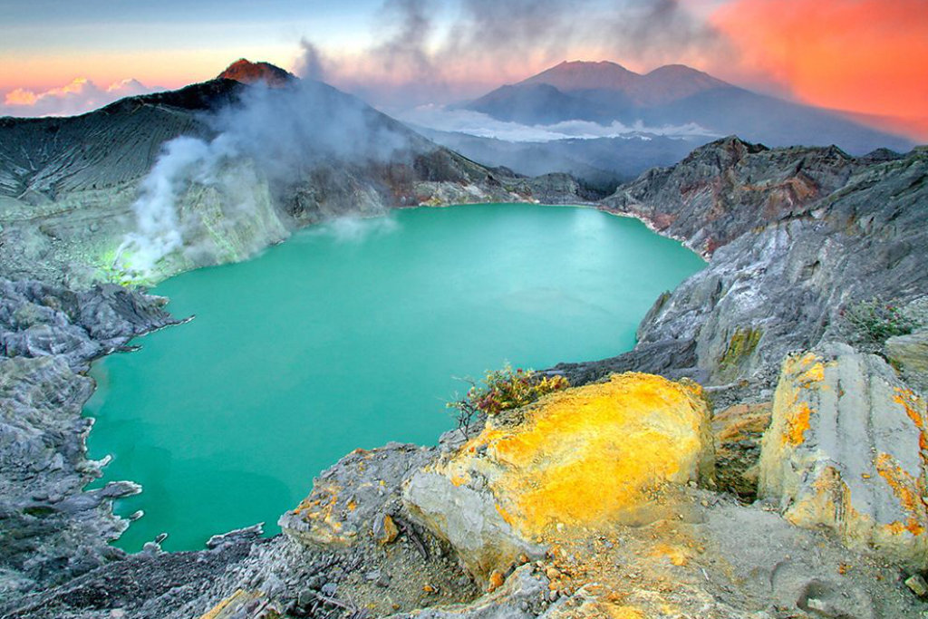 Kawah Ijen Lake – Indonesia
